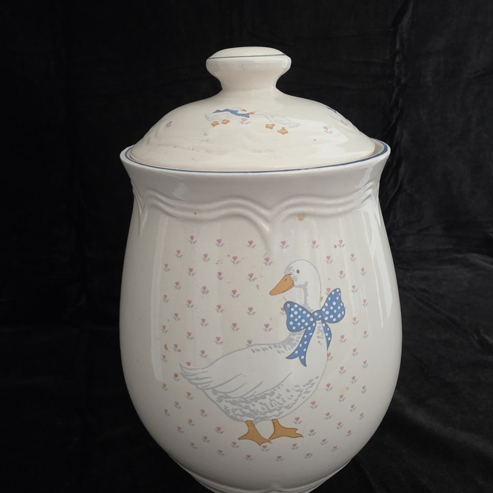 VTG Tienshan Aunt Rhody Goose Stoneware Cookie Jar Large 9" Canister